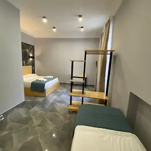 https://be-italian-flat-sanfelice.hotels-amalfi.com